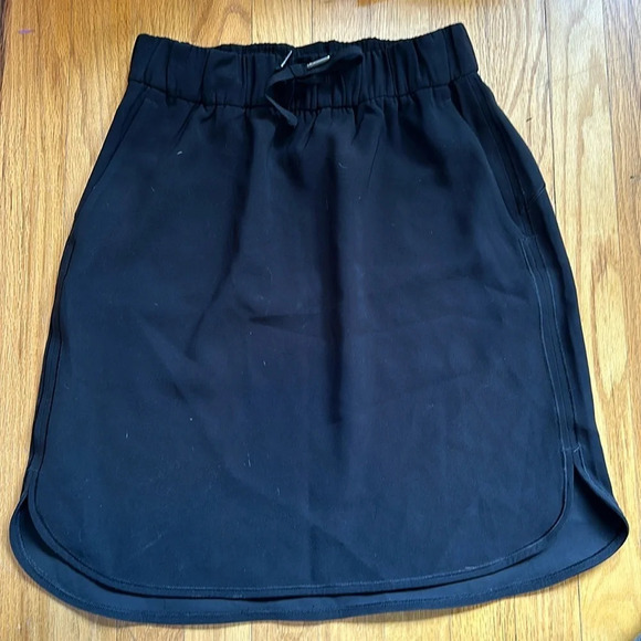 Lululemon sz 6 On The Fly Skirt *Woven Black pockets tie and elastic waist VGUC - Picture 4 of 13